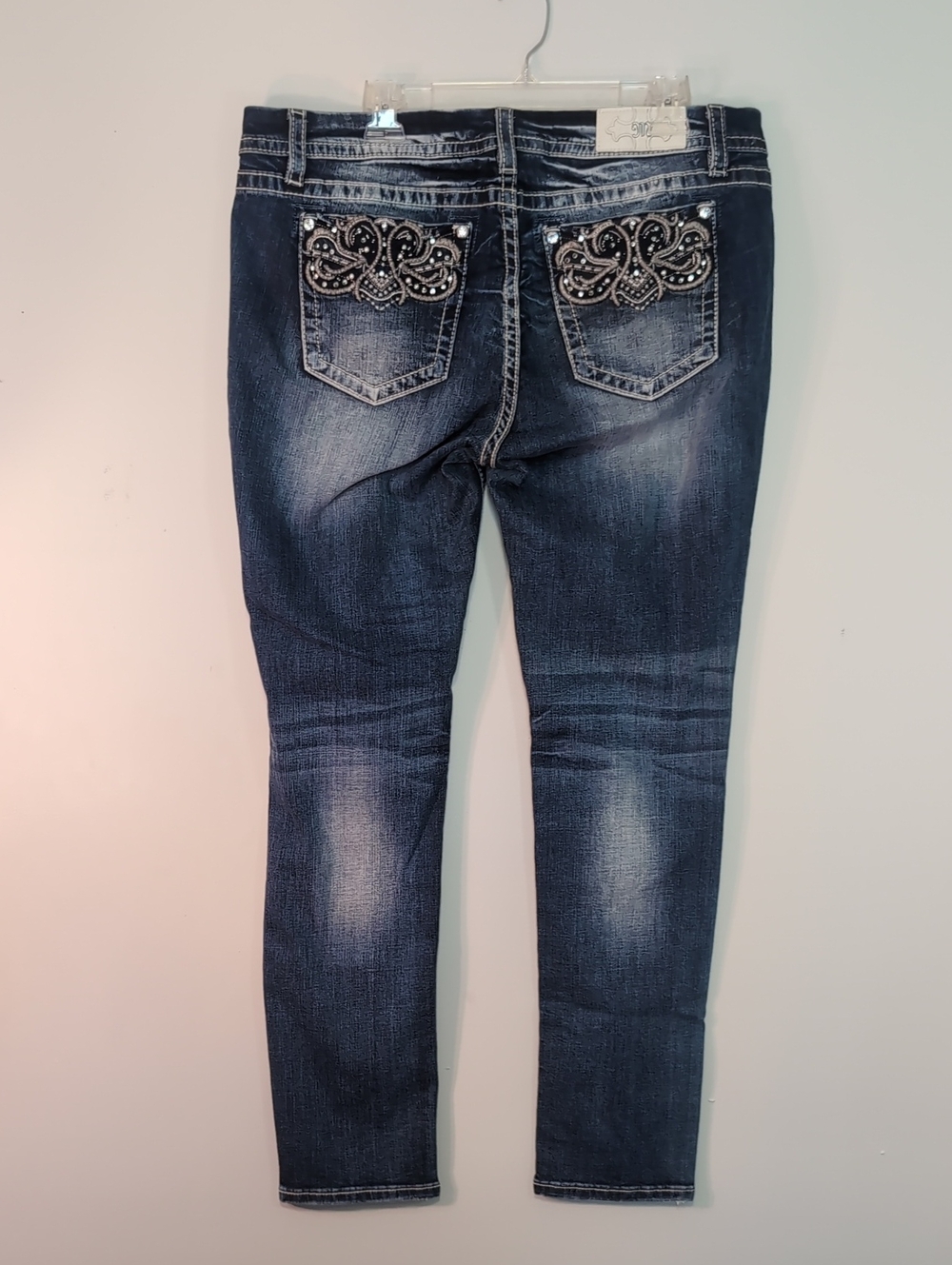 Embellished Back Pocket Dark Wash Women’s Jeans - Blue